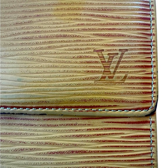 Louis Vuitton Epi Leather Wallet - Yellow! - Picture 4 of 11